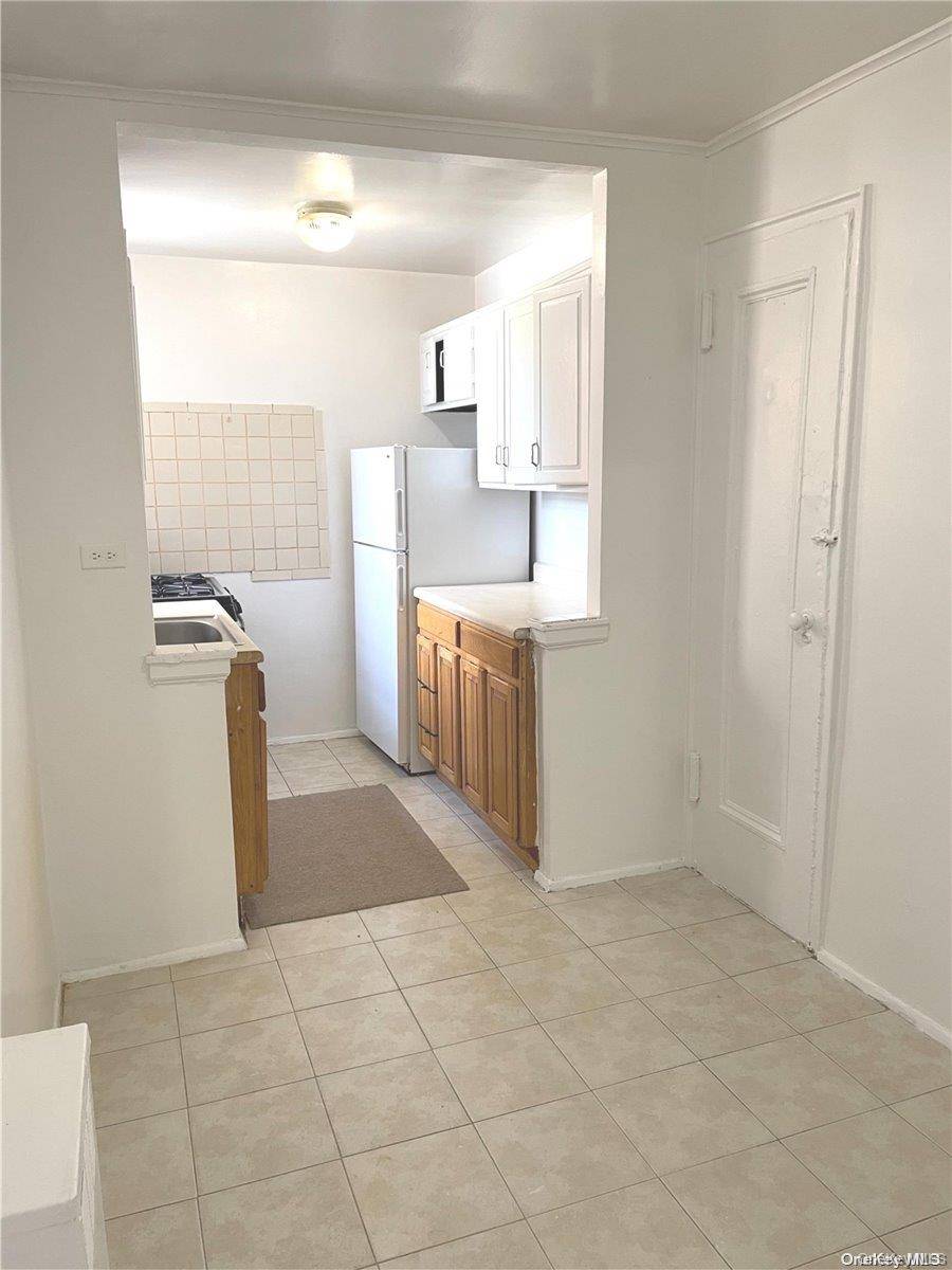 Hollis, NY 11423,88-30 182 ST #4D