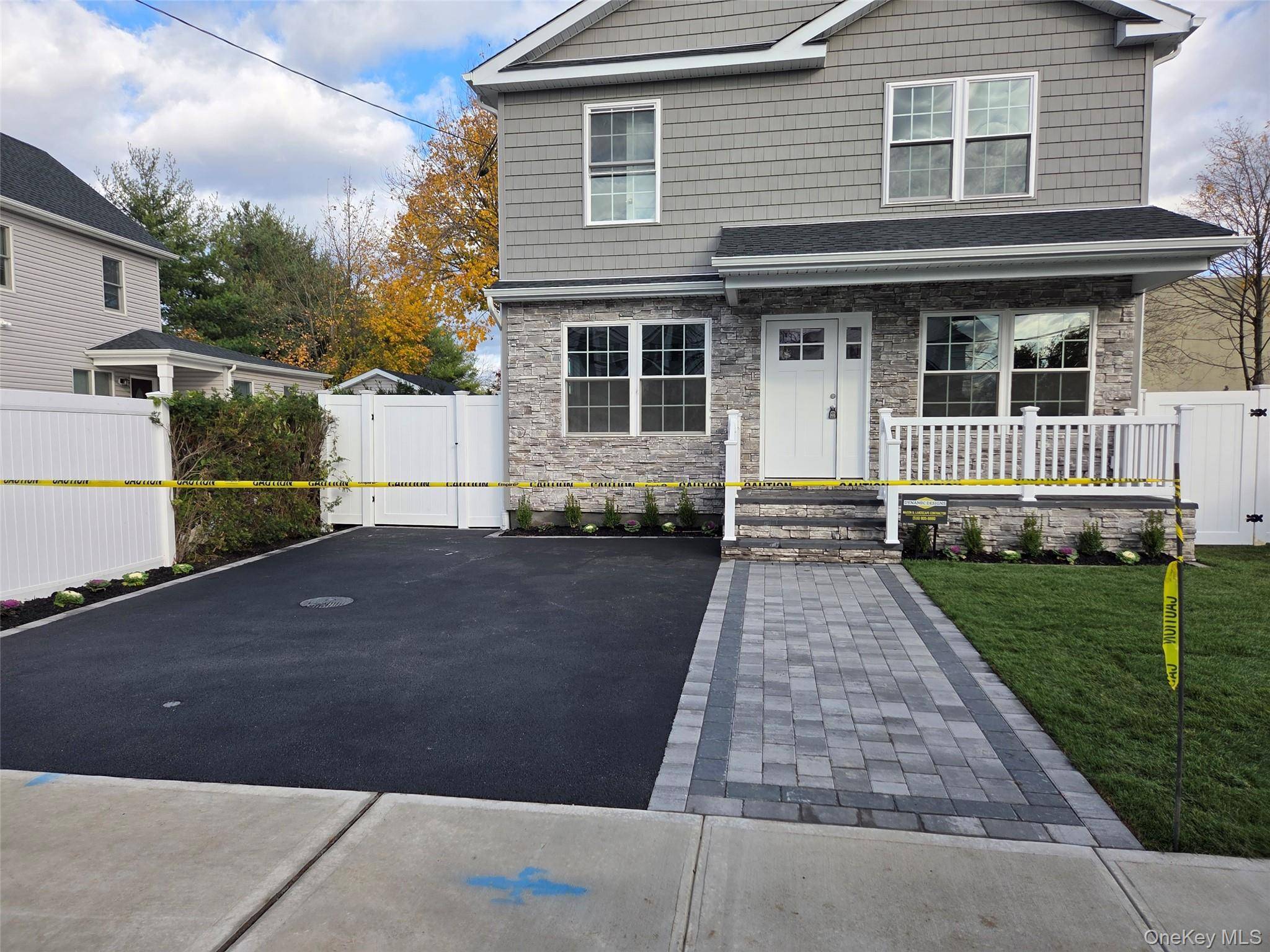 Hicksville, NY 11801,25 Maple PL