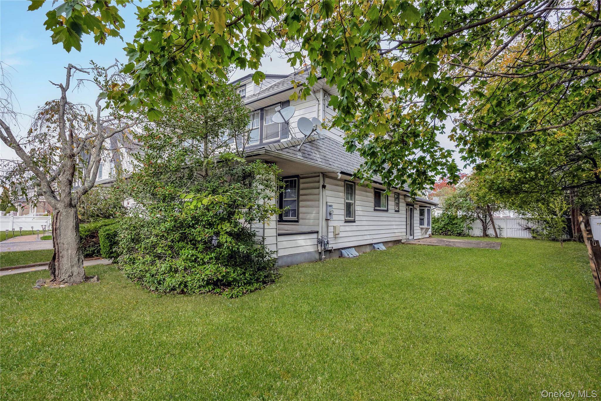 Lynbrook, NY 11563,73 Peterson PL