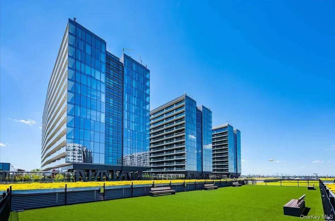 Flushing, NY 11354,131-05 40th RD #PH2D