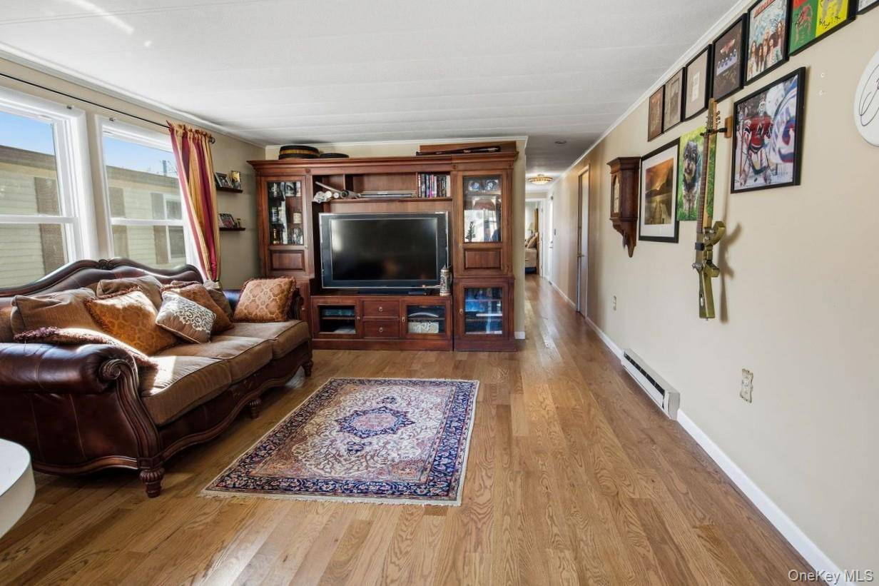 Manorville, NY 11949,19 Dogwood LN