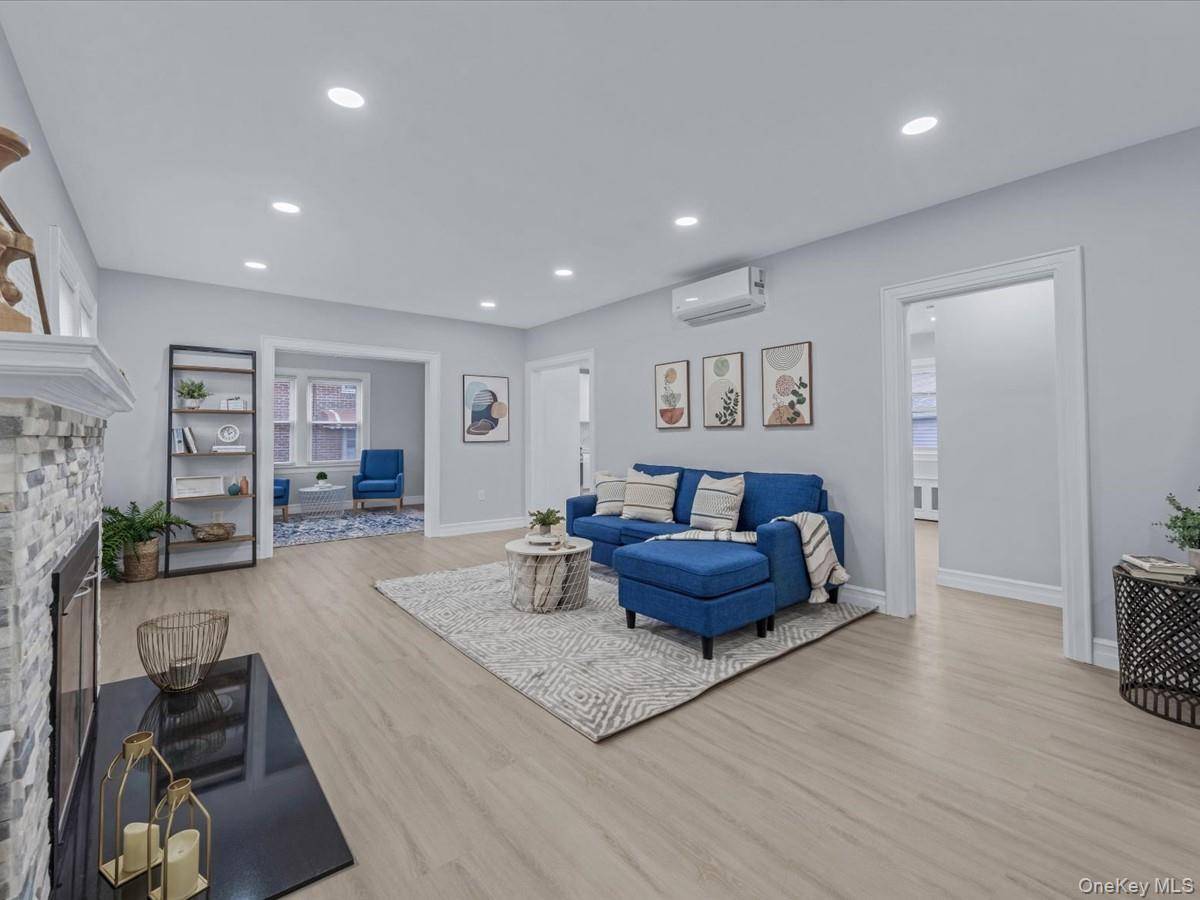 Great Neck, NY 11023,62 Essex RD