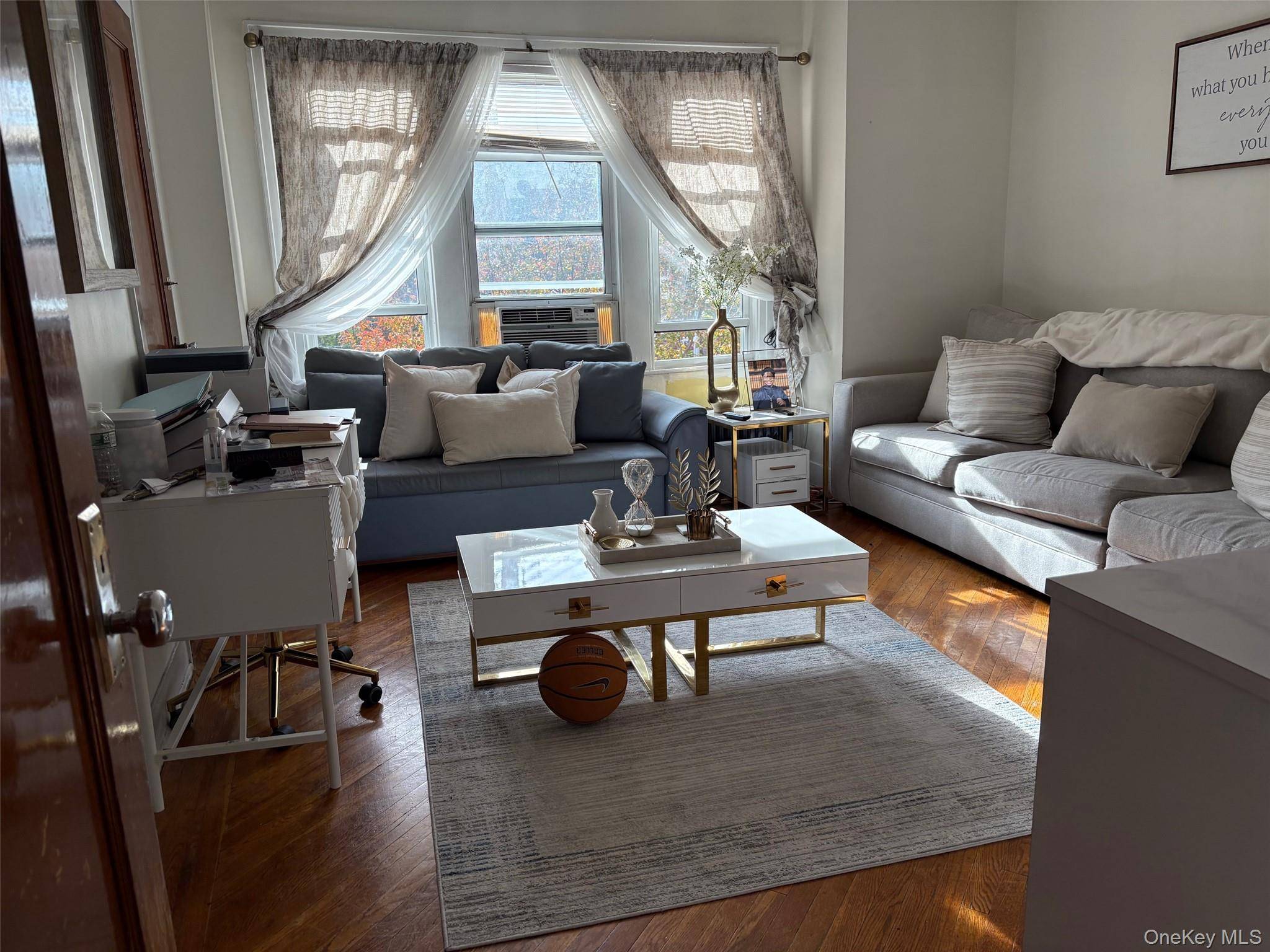 Briarwood, NY 11435,140-99 Burden Crescent #2