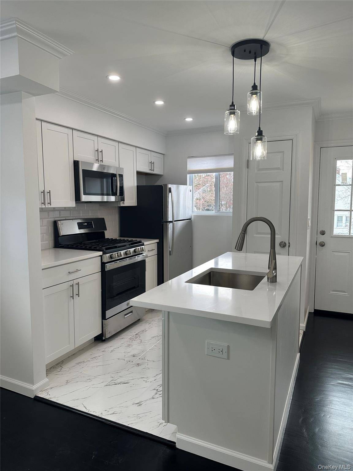 Nanuet, NY 10954,8 Central Drive #4