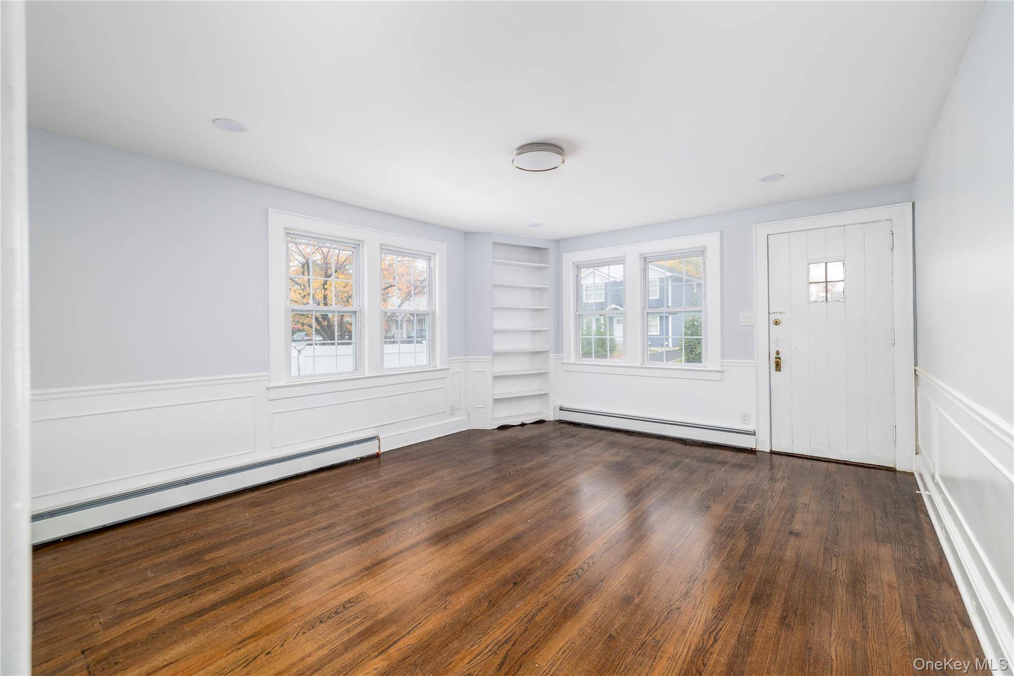 Westbury, NY 11590,801 Park AVE