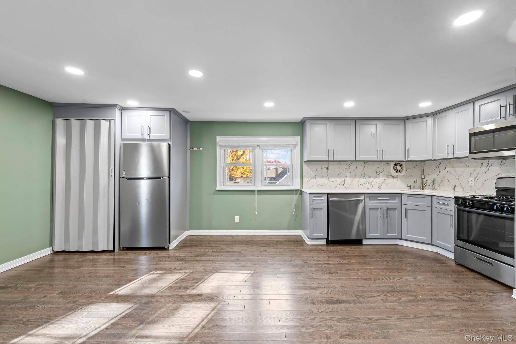 Lindenhurst, NY 11757,205 E John ST