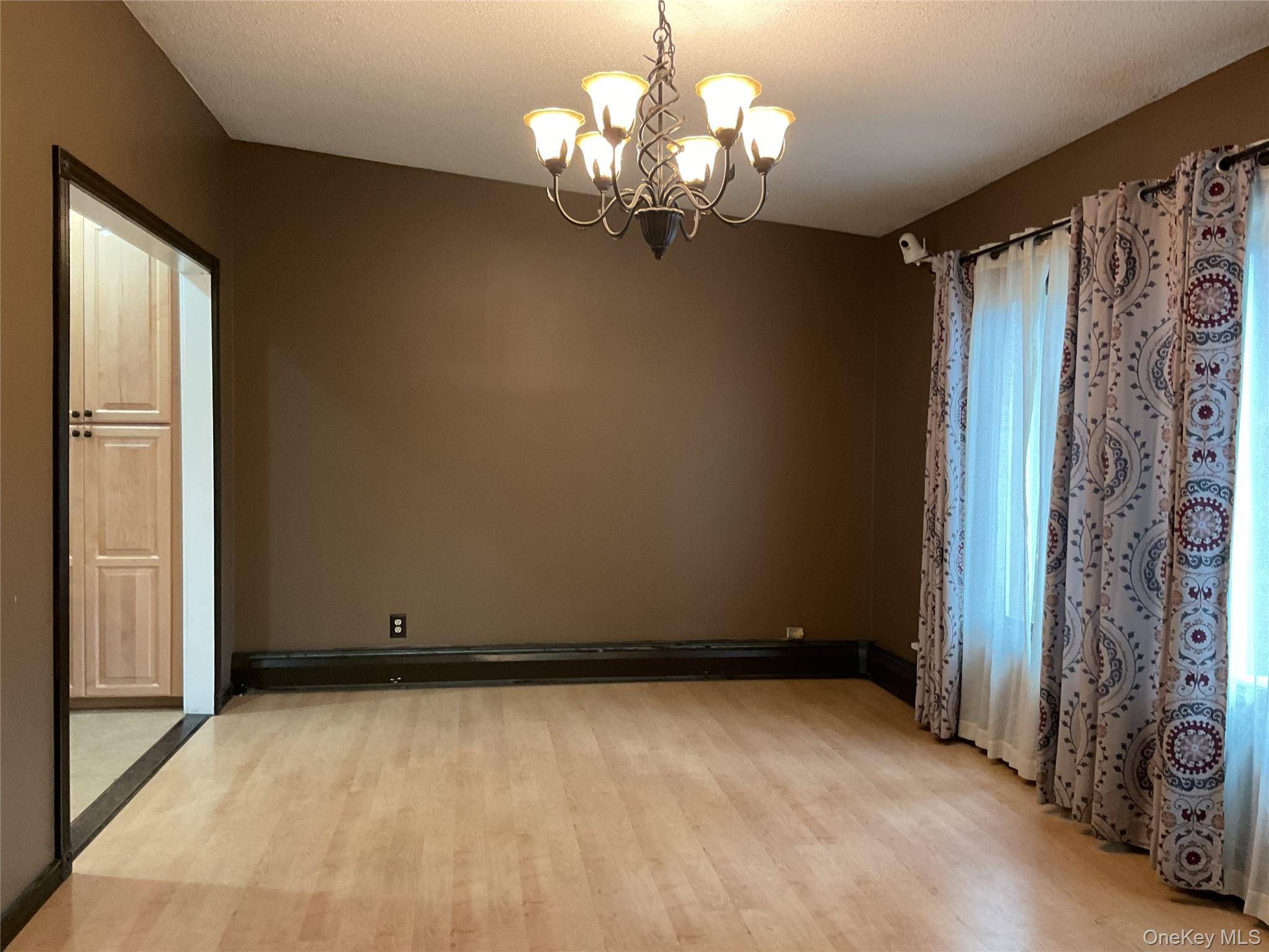 Shirley, NY 11967,531 Boxwood DR