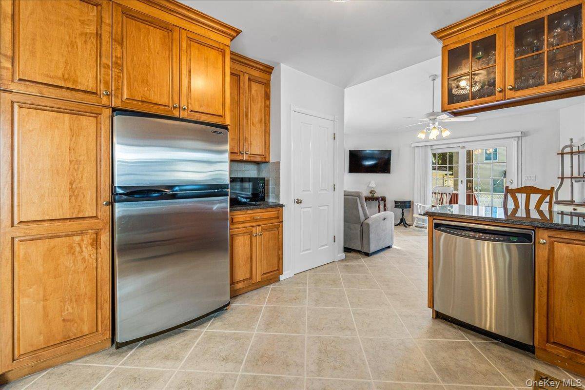 Floral Park, NY 11001,96 Holland AVE