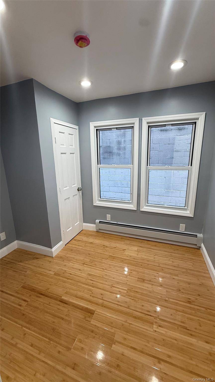 Saint Albans, NY 11412,116-45 195 ST