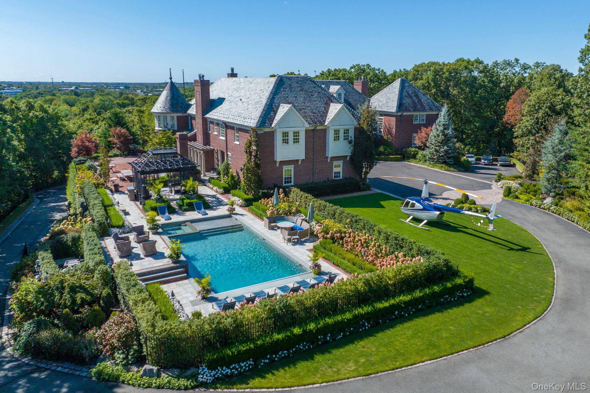 Melville, NY 11747,18 Gwynne RD