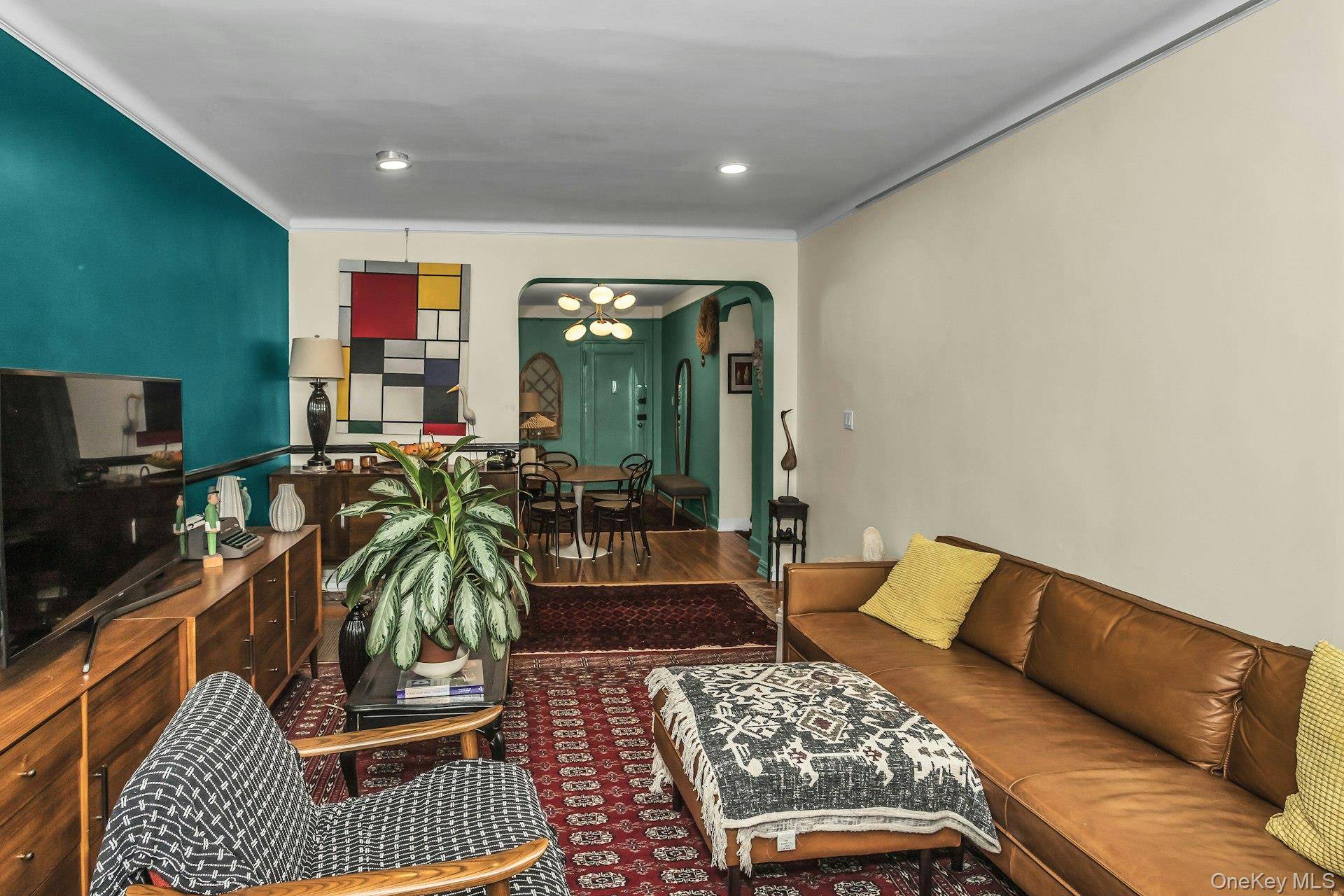 Forest Hills, NY 11375,99-45 67th RD #422