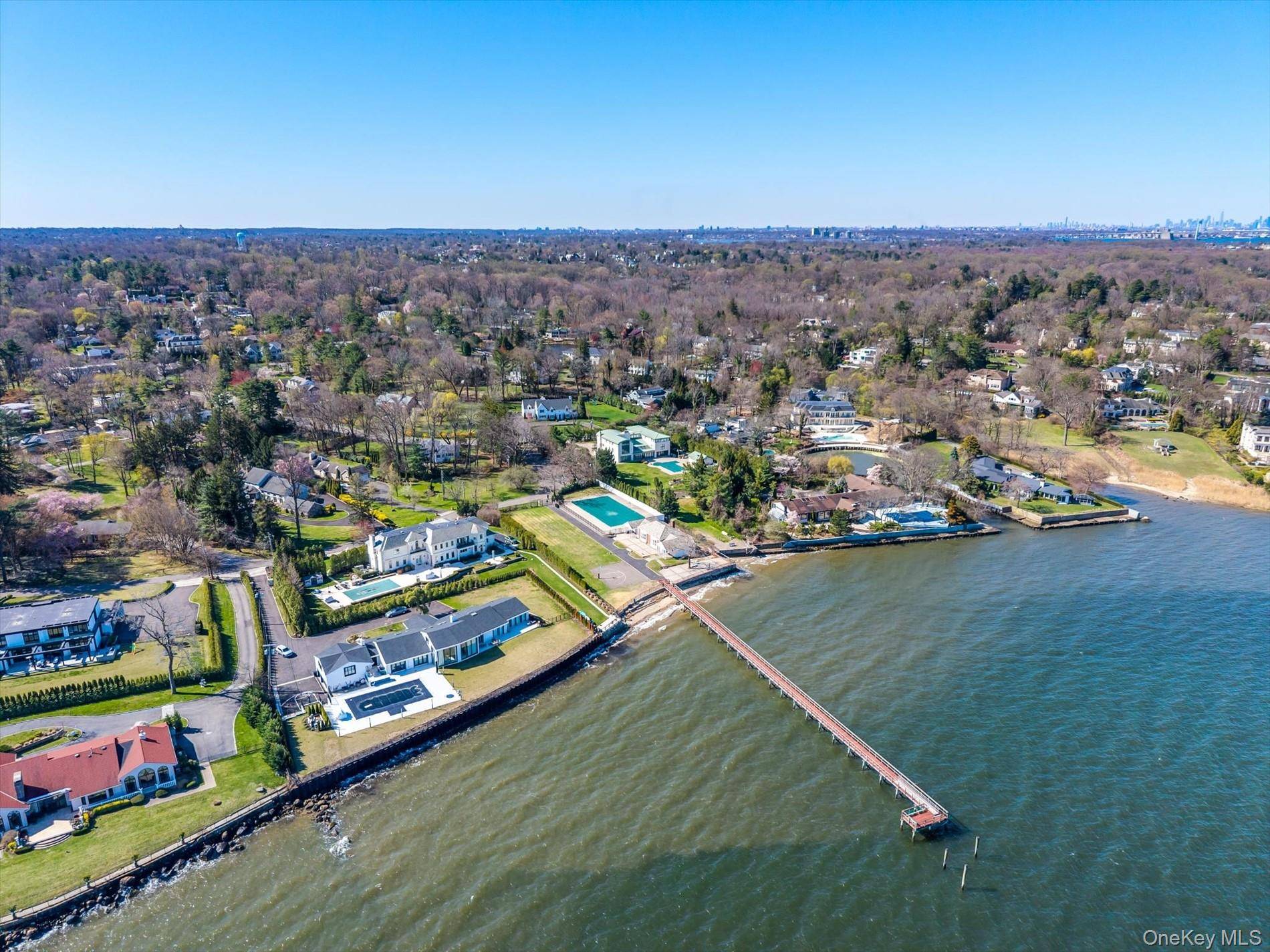 Great Neck, NY 11024,33 Harbour RD