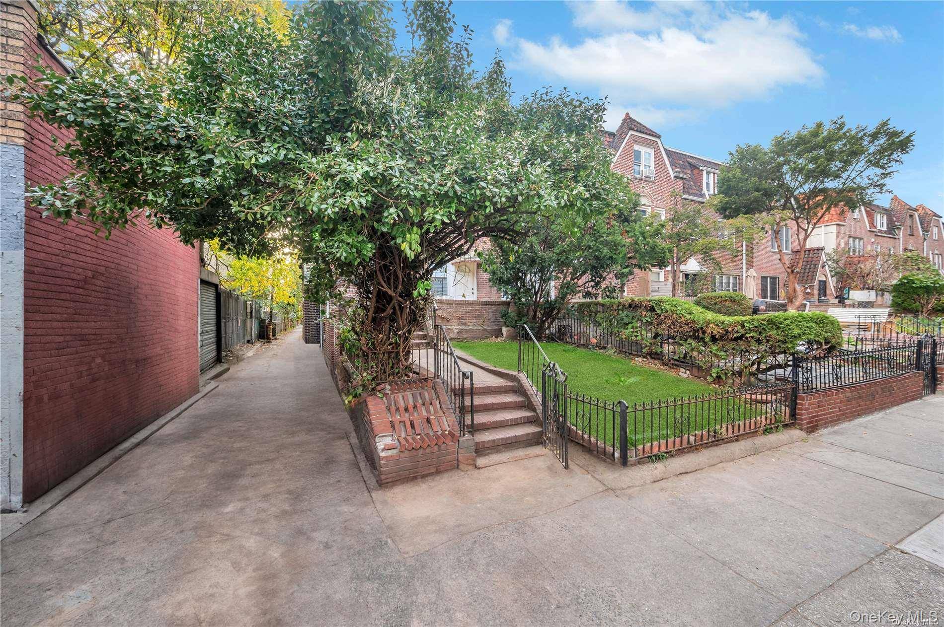 Jackson Heights, NY 11372,37-58 79th ST