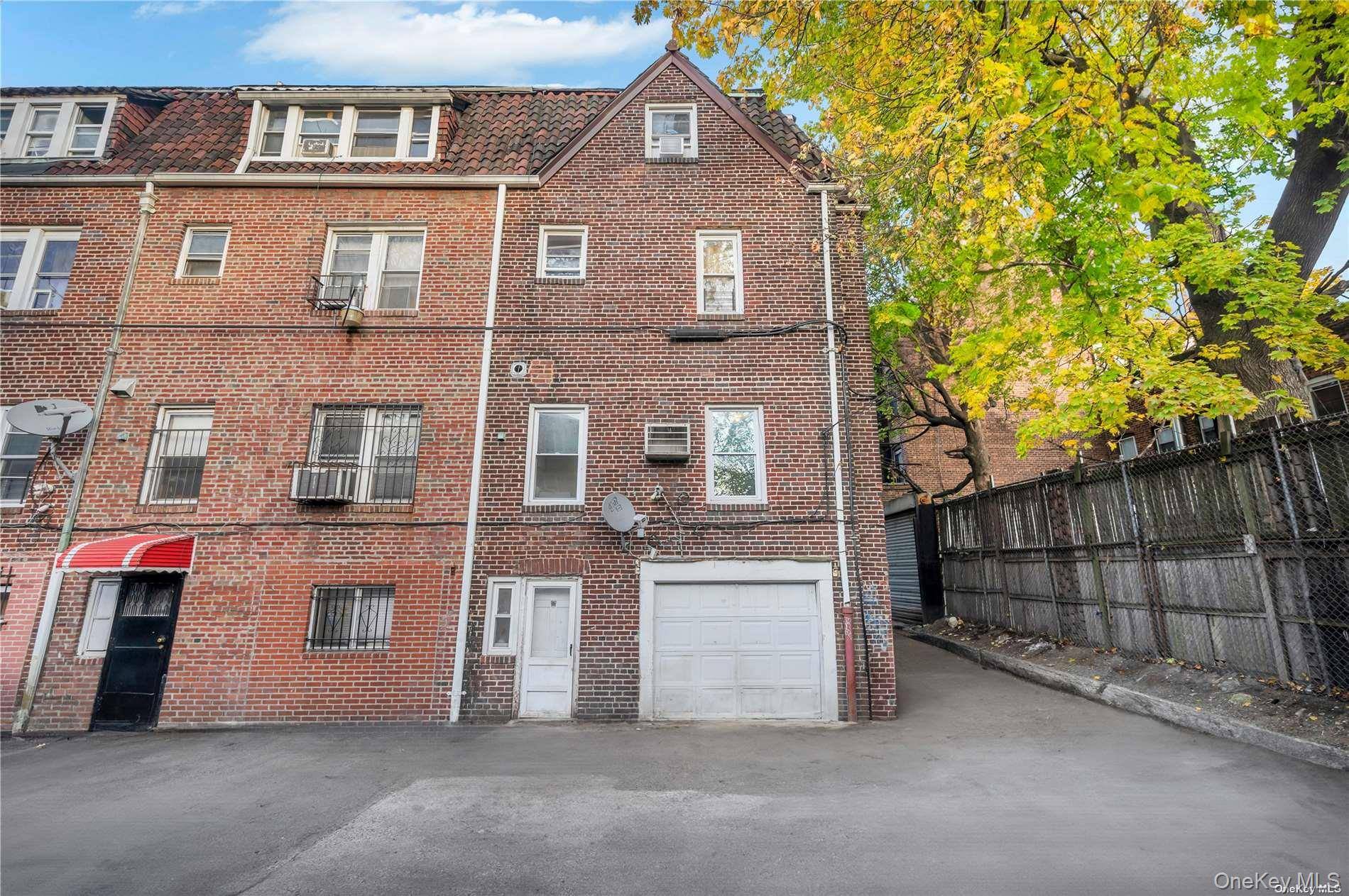 Jackson Heights, NY 11372,37-58 79th ST