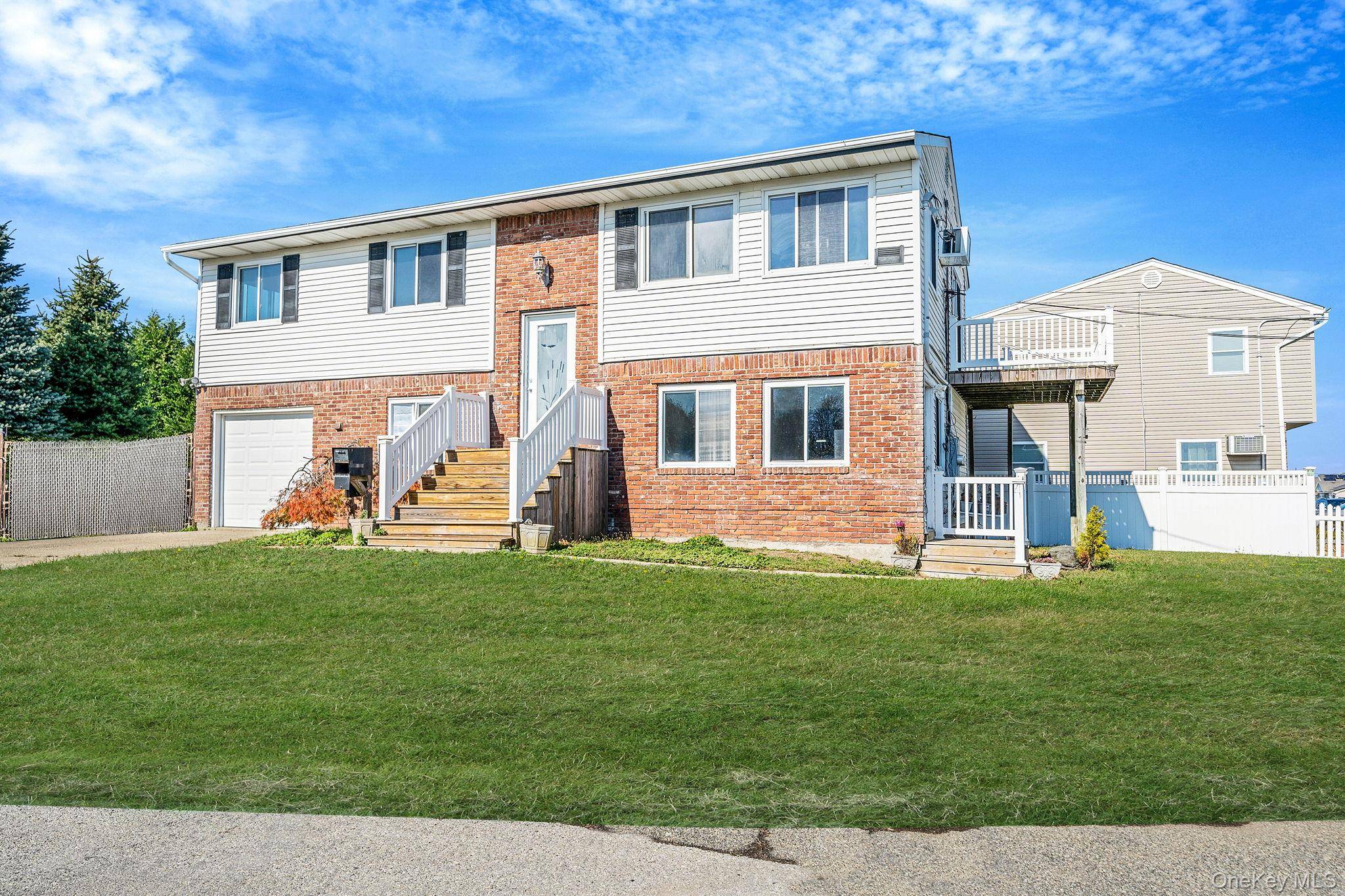 Lindenhurst, NY 11757,4 Bay PL