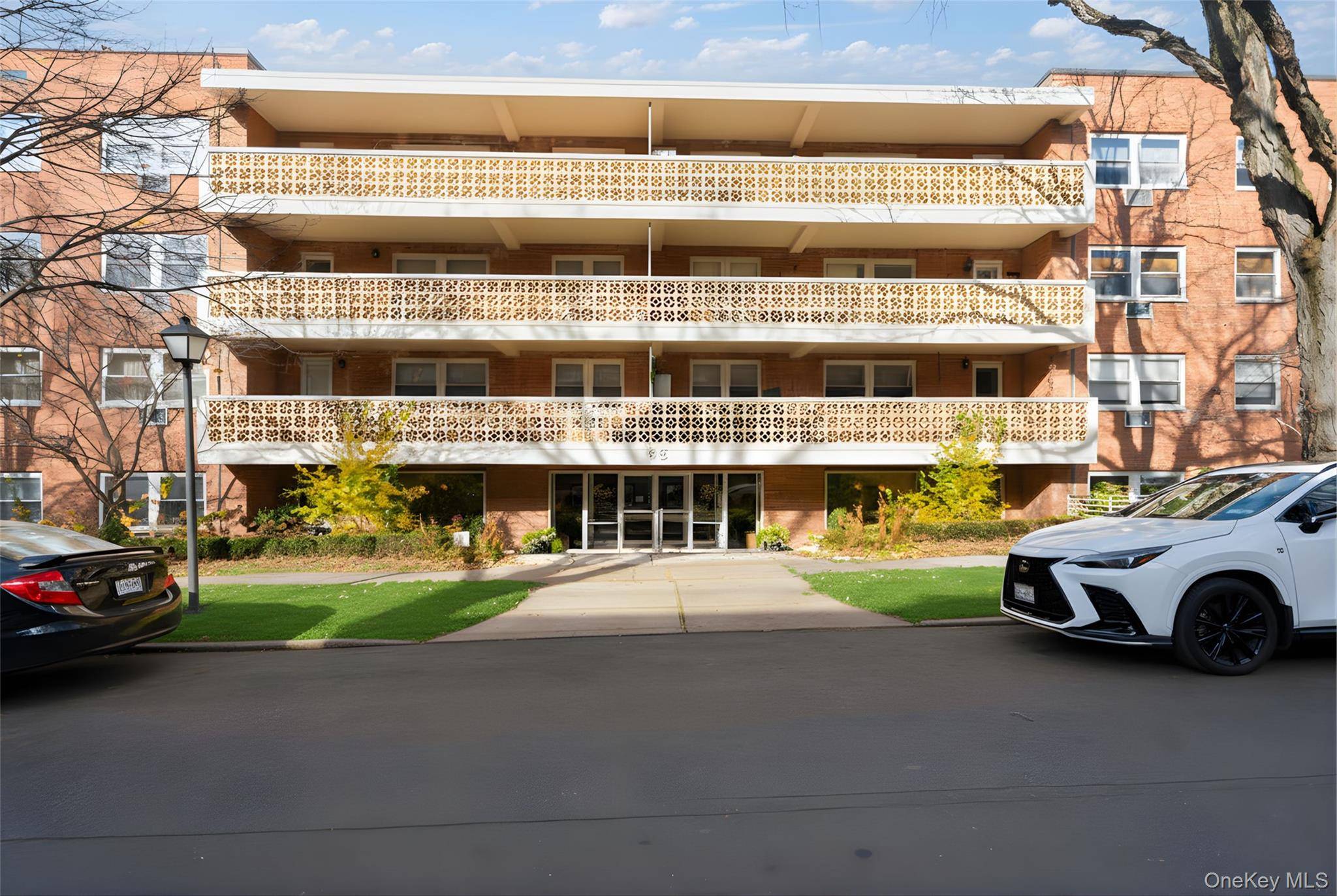 Great Neck, NY 11021,45 Hill Park AVE #PR2