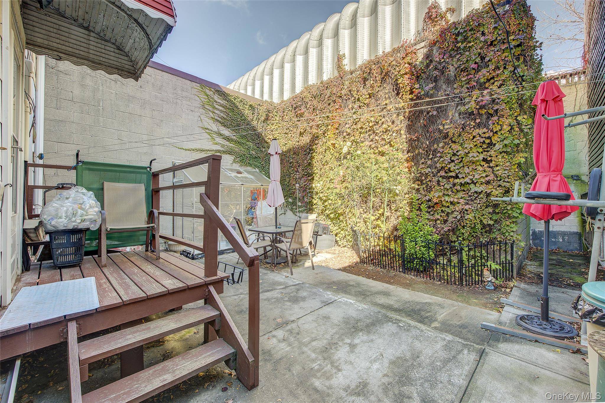 Ridgewood, NY 11385,1055 Wyckoff AVE