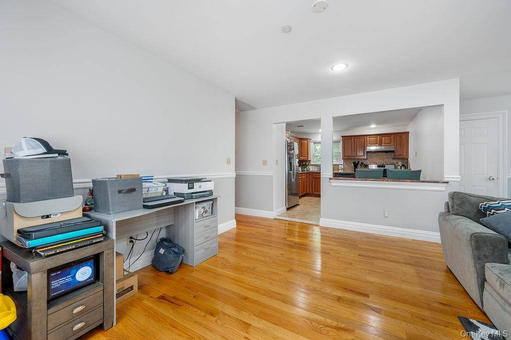 Little Neck, NY 11362,253-12 58 AVE