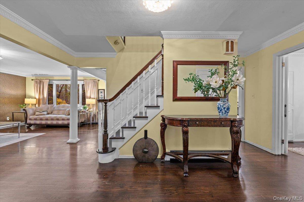 Woodbury, NY 11797,70 Avery RD