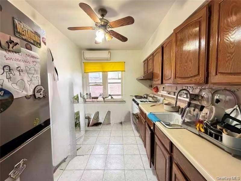 Fresh Meadows, NY 11366,73-60 198th ST