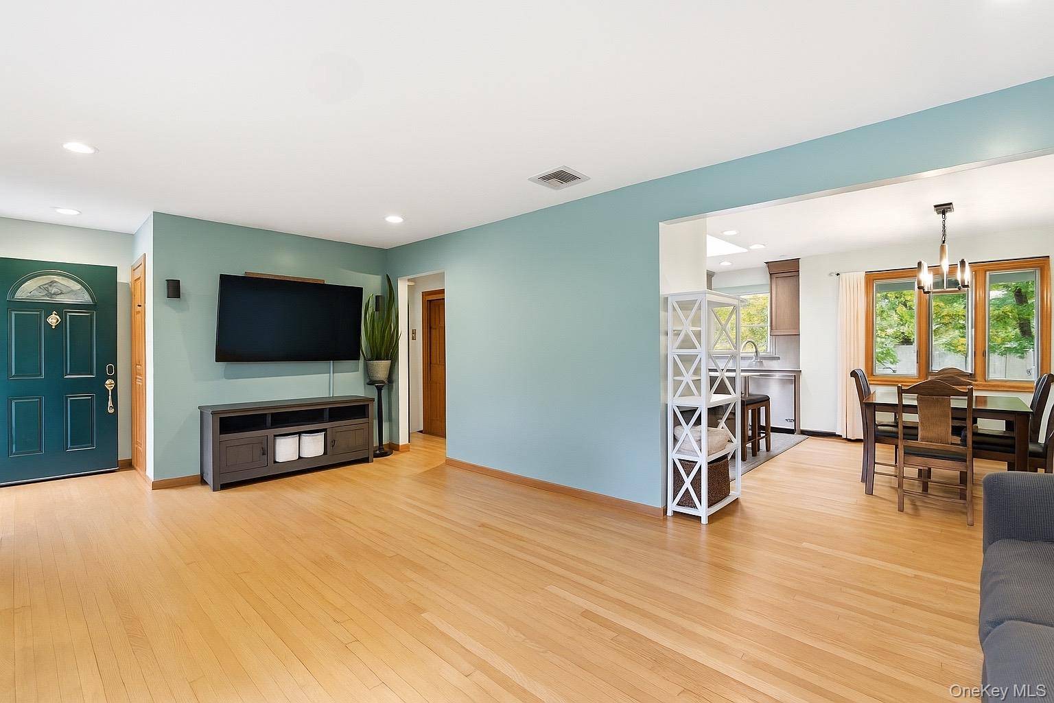 Huntington Station, NY 11746,34 Weston ST