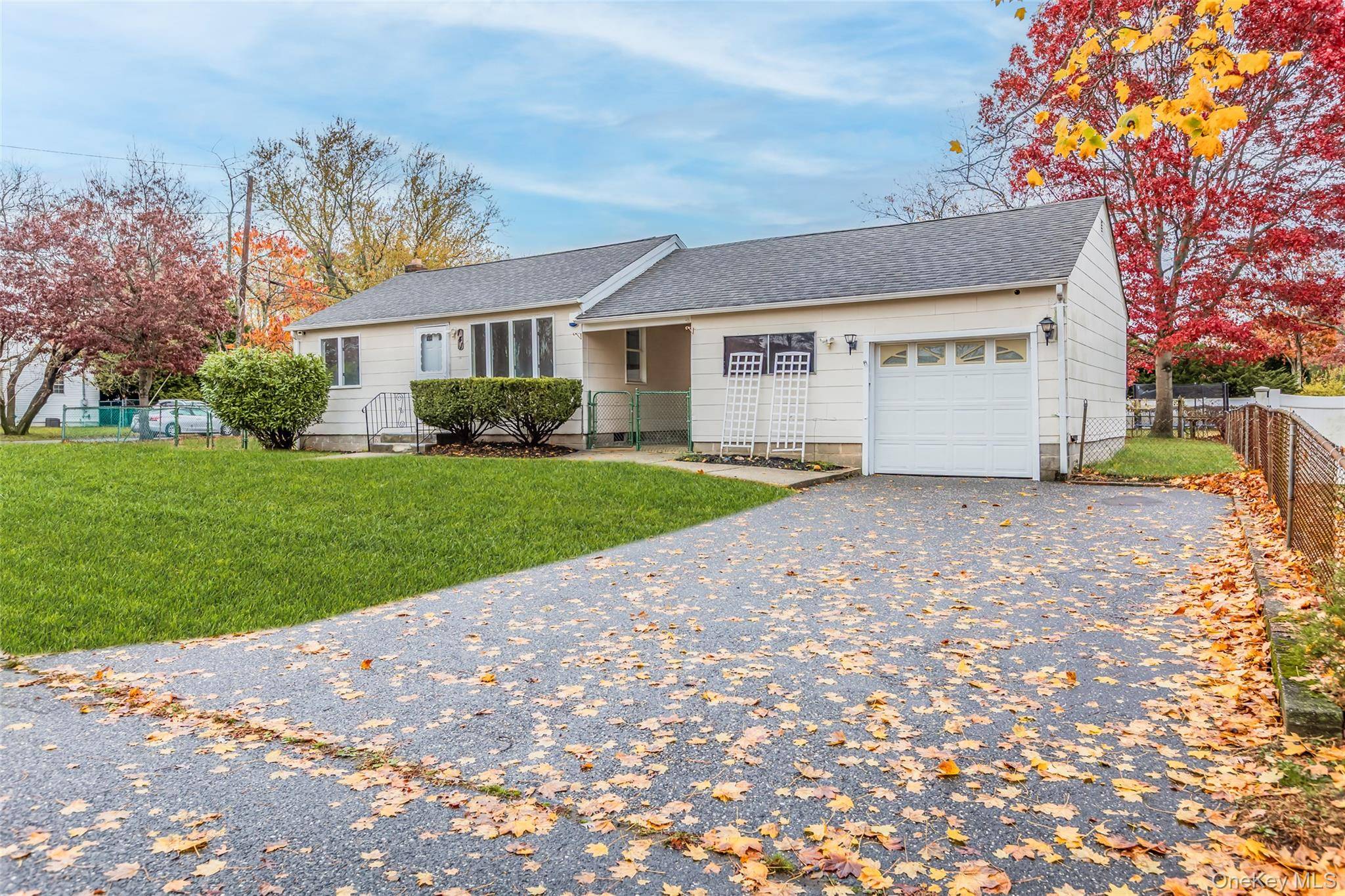 Holtsville, NY 11742,141 Wendy DR