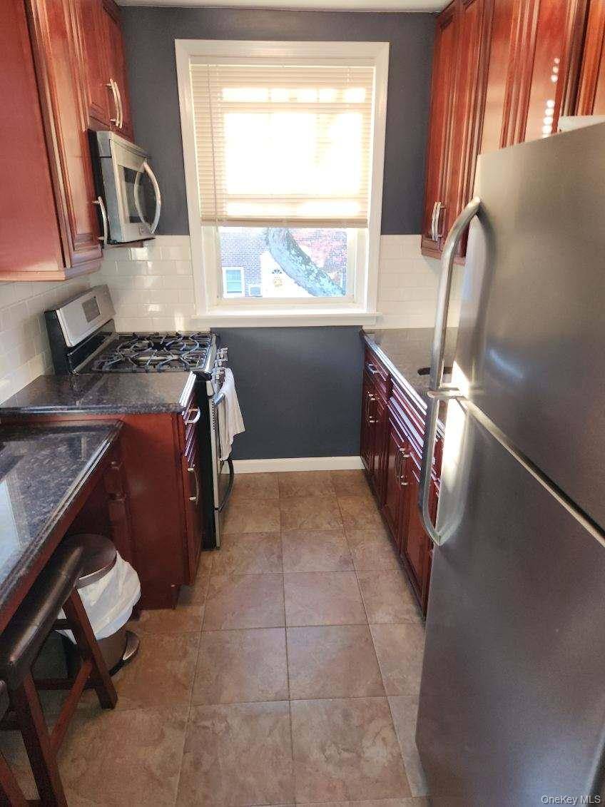 Little Neck, NY 11362,58-14 251st ST #230