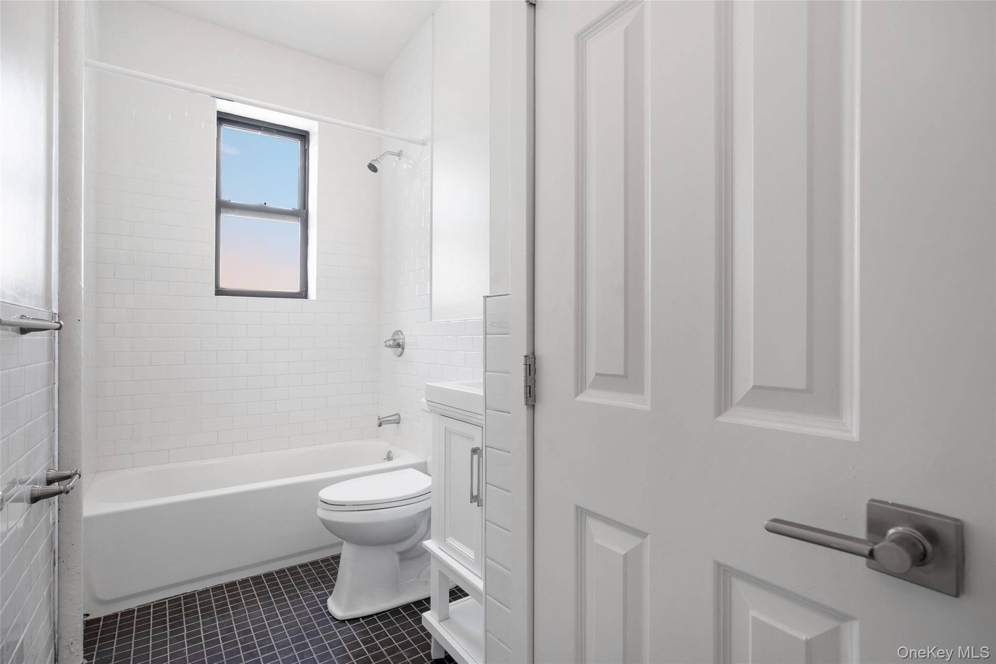 Woodhaven, NY 11421,8622 Jamaica AVE #2R