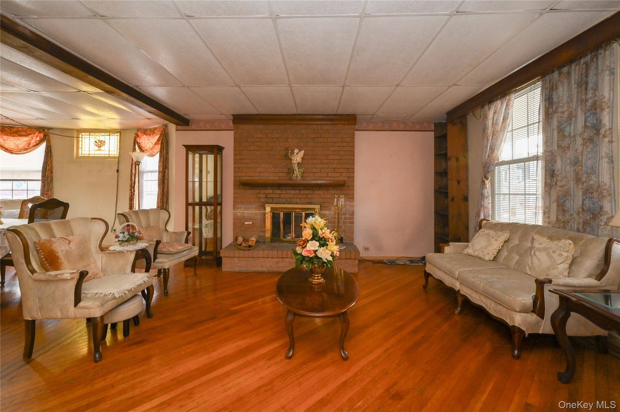 Woodhaven, NY 11421,84-23 90 ST