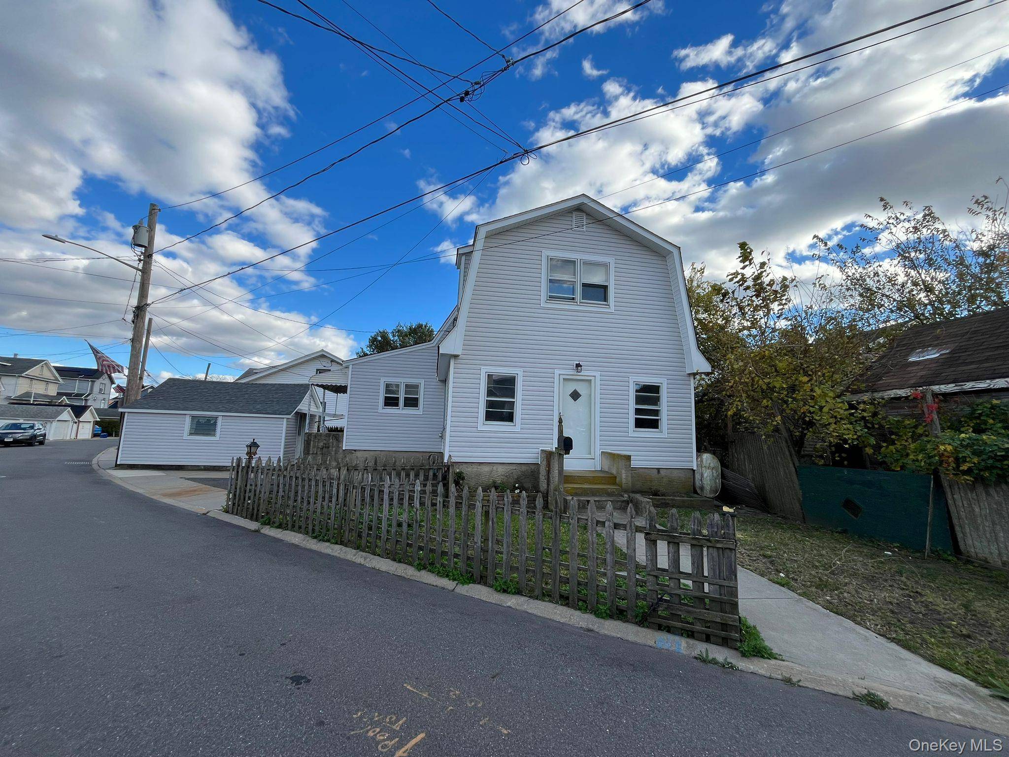 Lawrence, NY 11559,64 West AVE