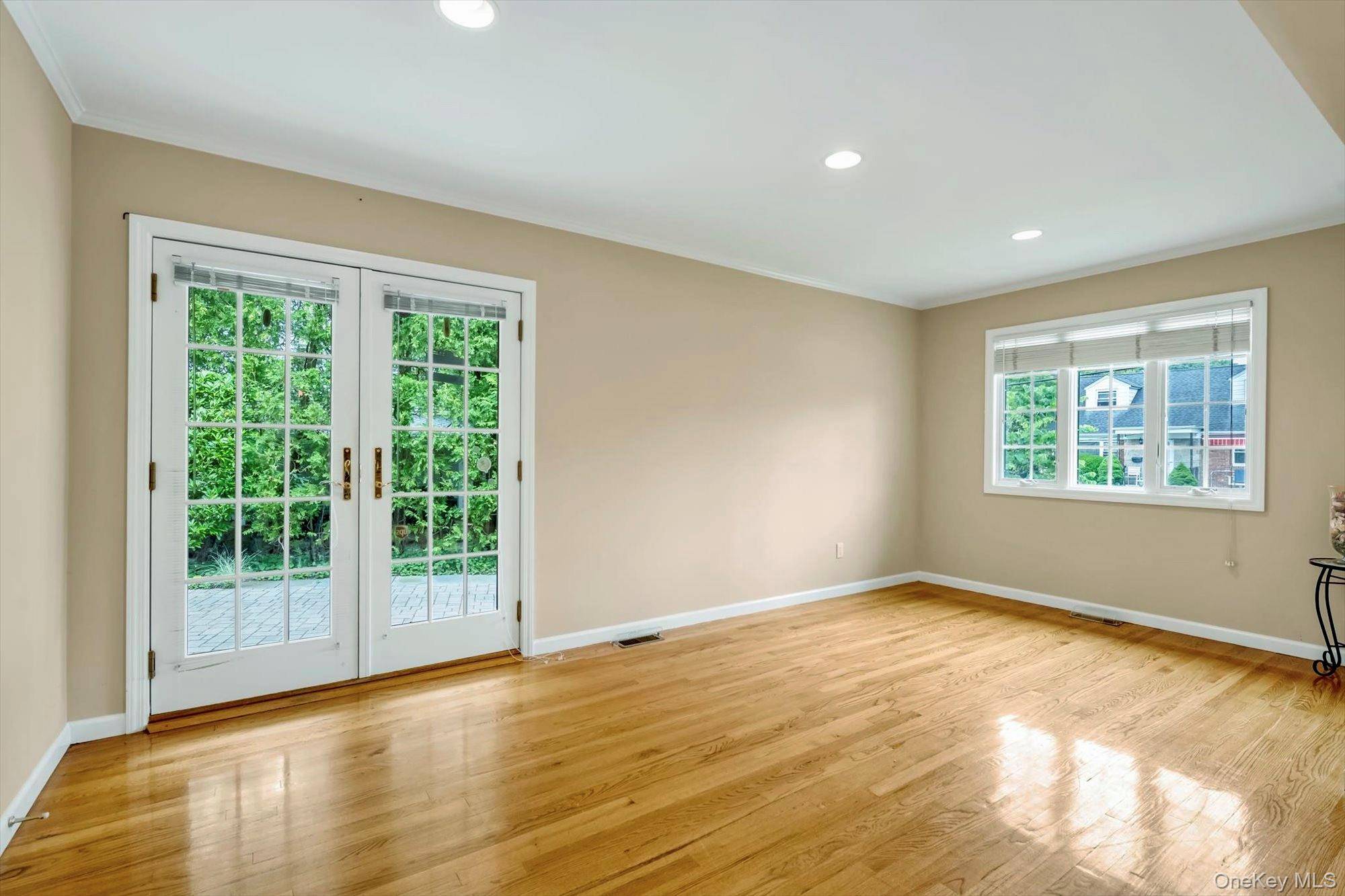 Port Washington, NY 11050,51 Highfield AVE