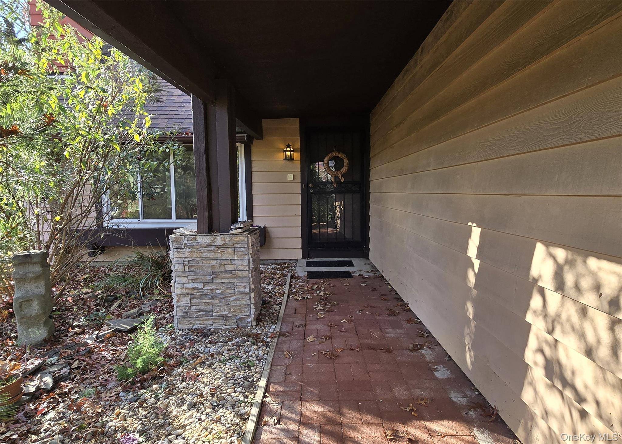 Coram, NY 11727,48 Glenmere LN