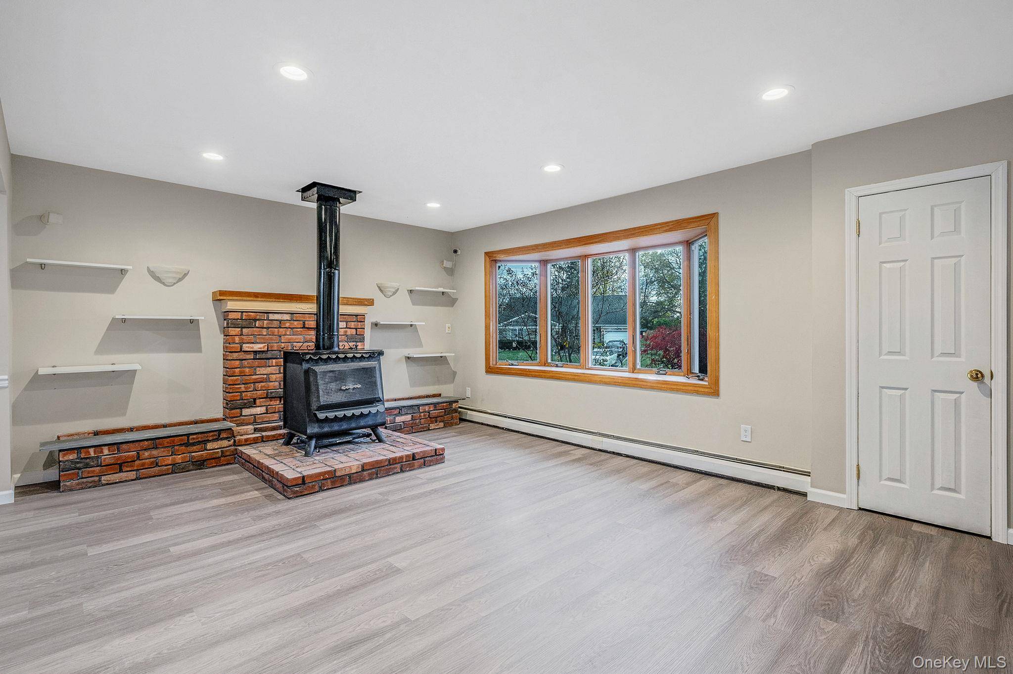 Nesconset, NY 11767,23 Dellmarie LN