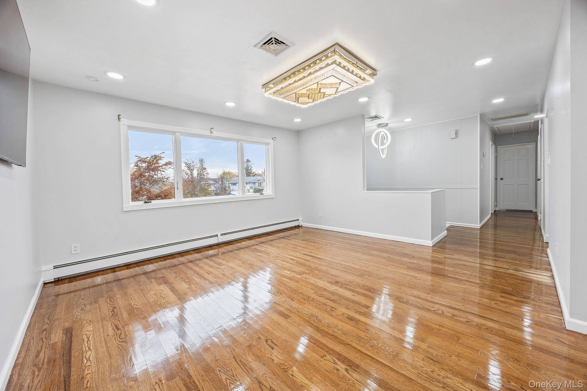 Hicksville, NY 11801,14 Hilton CT