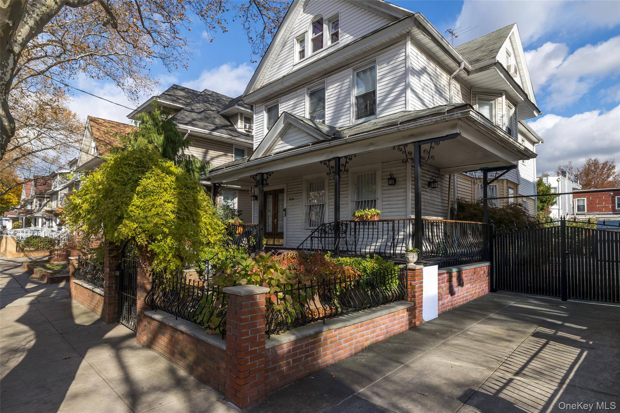 Woodhaven, NY 11421,85-83 88th ST