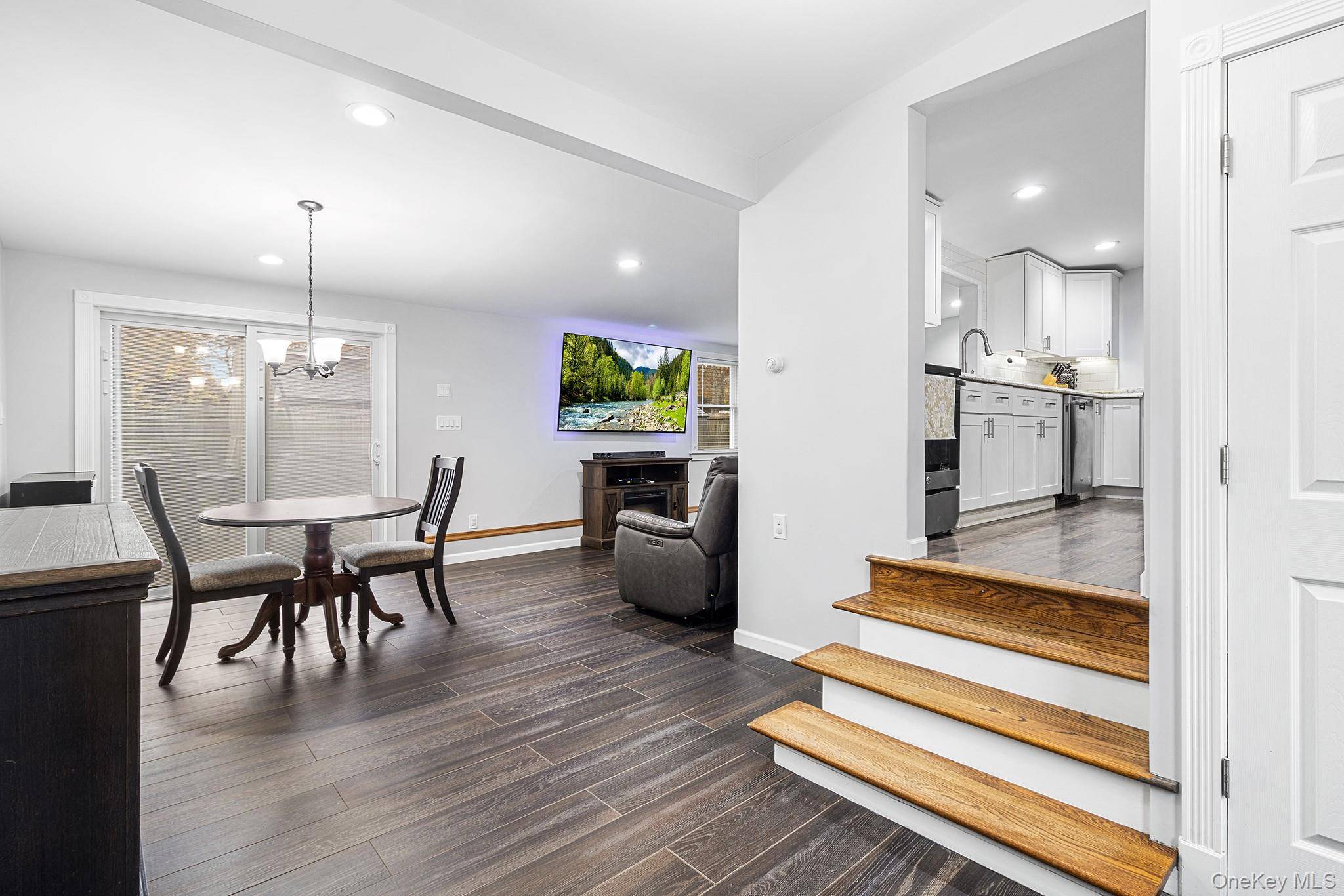 Mastic Beach, NY 11951,166 Neighborhood RD