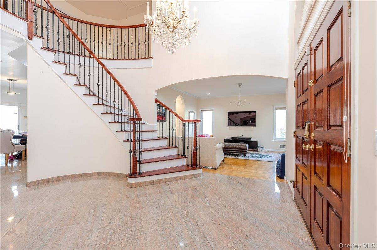 Great Neck, NY 11023,11 Drury LN