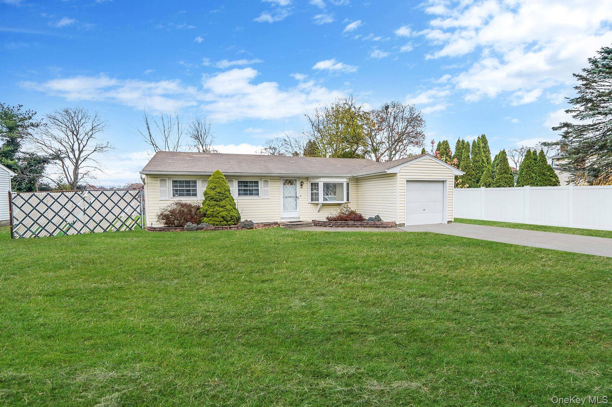 Selden, NY 11784,98 Rose PL