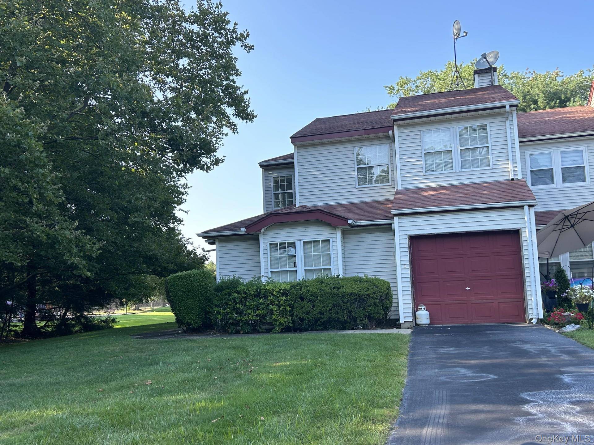 Coram, NY 11727,5 Norfolk CT
