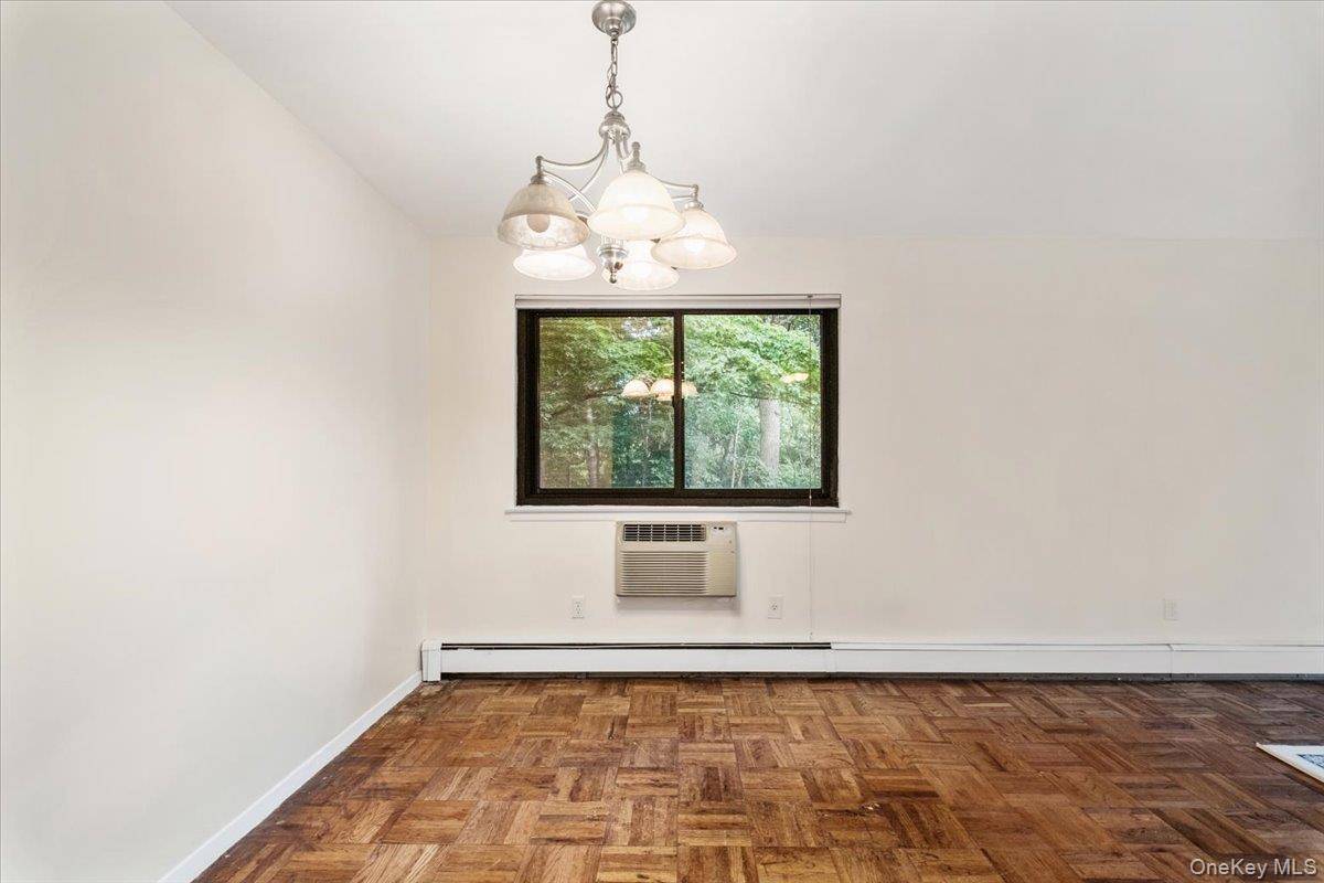 Scarsdale, NY 10583,356 Central Park AVE #E10