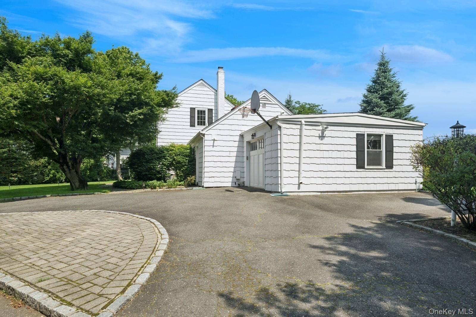 Hewlett Harbor, NY 11557,1250 Harbor RD