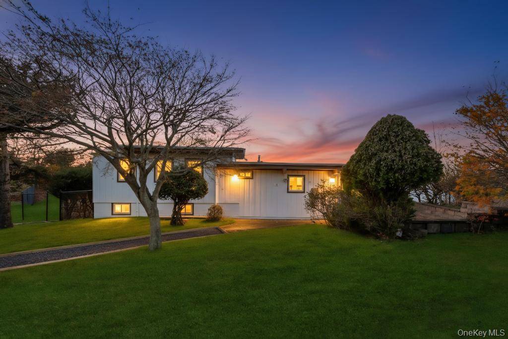 Riverhead, NY 11901,2 Dolphin WAY