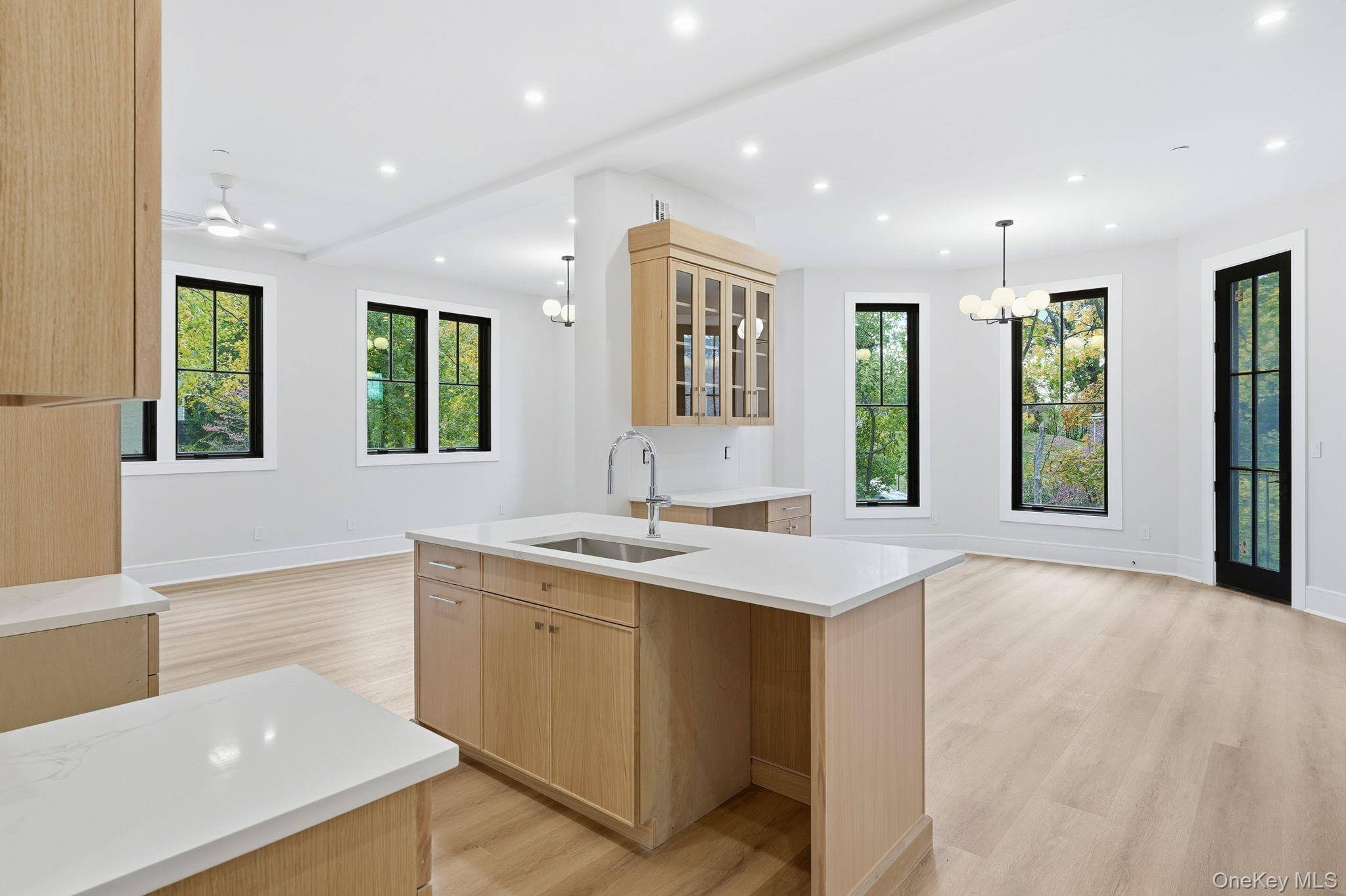 Dobbs Ferry, NY 10522,34 Clinton AVE #5D