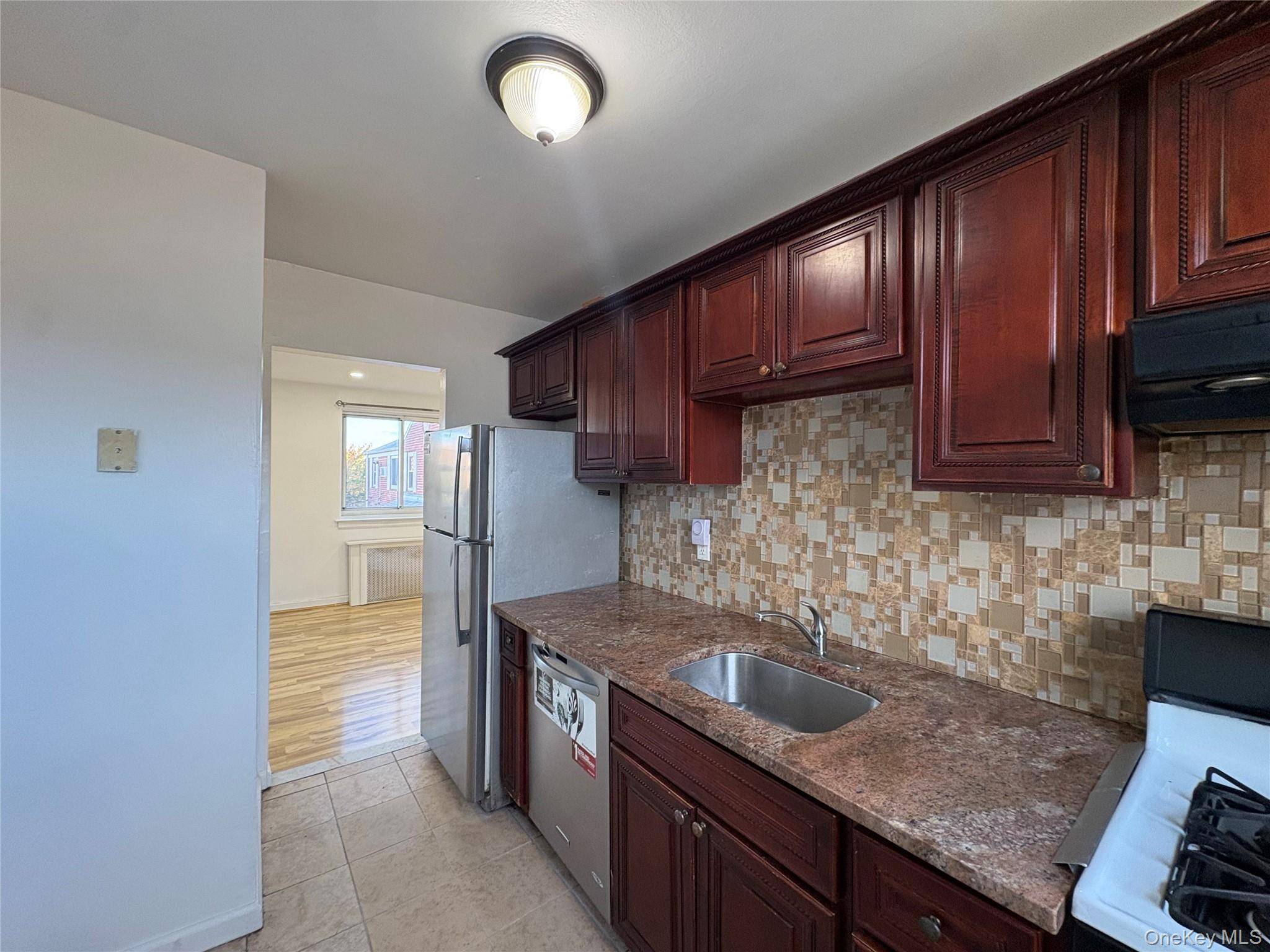 Glen Oaks, NY 11426,245-39 76th AVE #2nd Floor