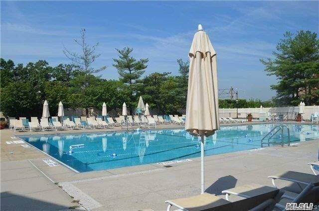 Bayside, NY 11360,1338 Robin LN #1212