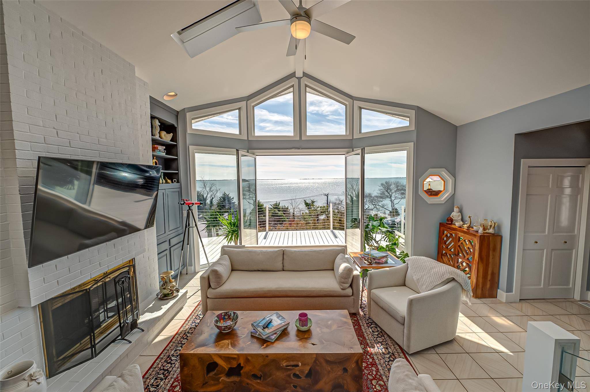 Hampton Bays, NY 11946,321 E Montauk HWY