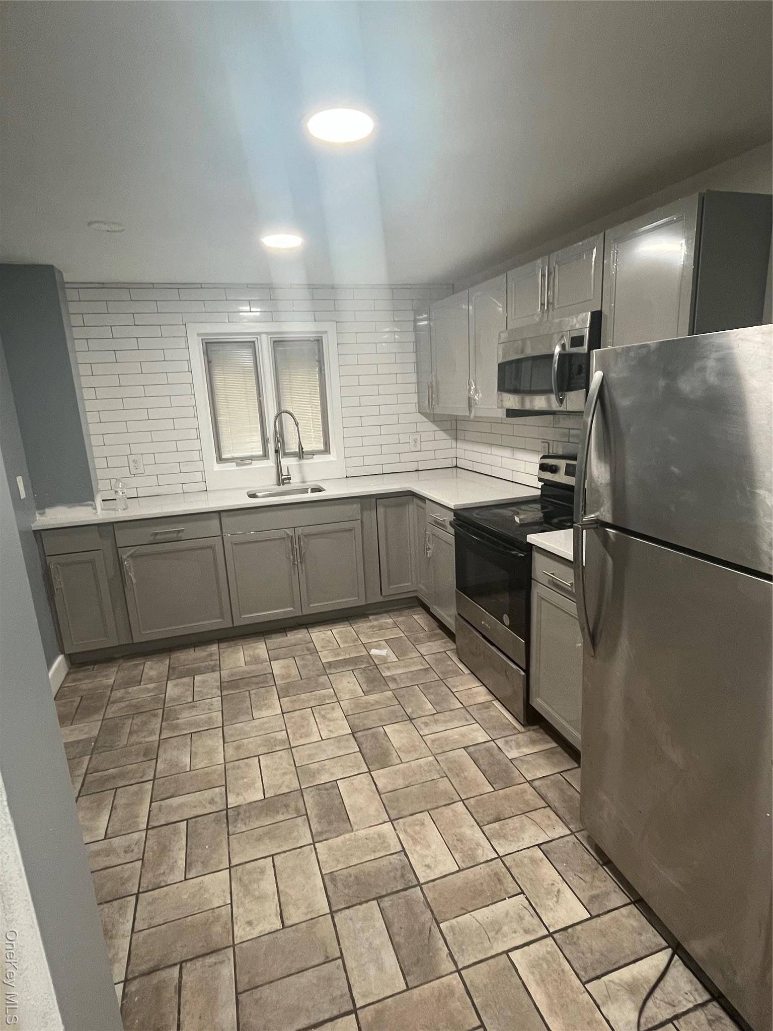 Smithtown, NY 11787,637 Veterans HWY