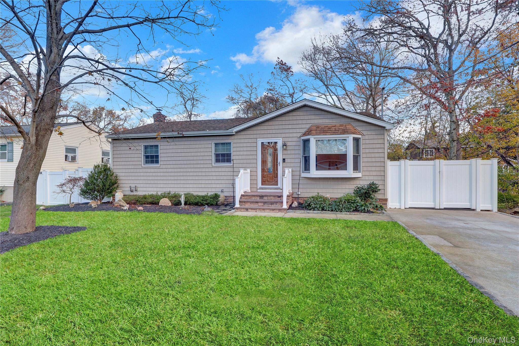 Rocky Point, NY 11778,5 Zenith RD