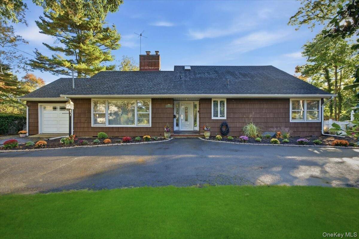 Babylon, NY 11702,89 Woodsome RD