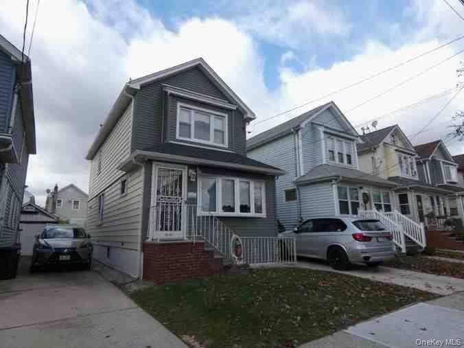 Floral Park, NY 11001,94-46 226th ST